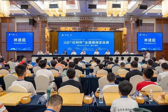 迪马：切尔西与热刺谈加拉格尔转会 金额约4000万欧著名转会专家迪马济奥消息，热刺正在与切尔西就蓝军中场加拉格尔的转会进行谈判。